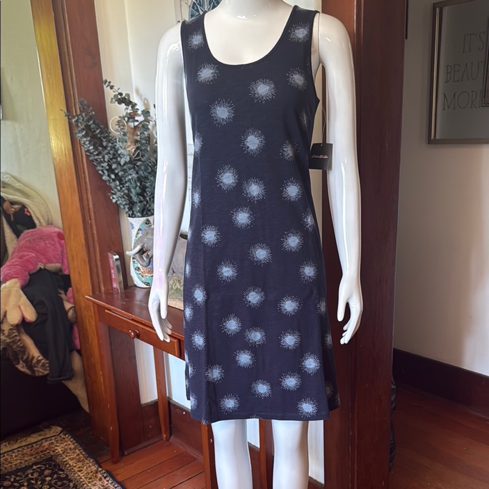 NWT Eddie Bauer size s Navy Sleeveless Dress with Starburst Pattern with pockets